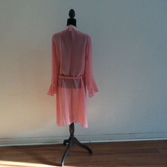 Pink Sleeping Robe, size Large, with lace details - Picture 5 of 6